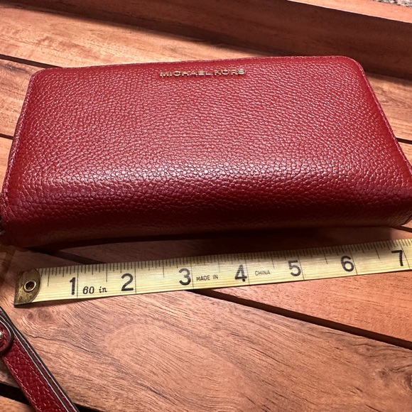 Michael Kors red zippered wallet wristlet phone case. $118 MSRP NWT - Picture 6 of 13